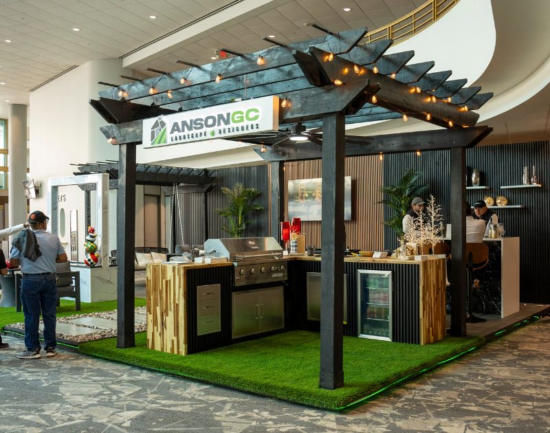 Homeowners and exhibitors at a Nationwide Expos home show, photo 7
